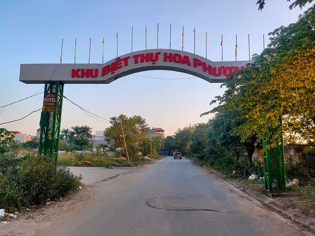 Cận cảnh khu biệt thự Hoa Phượng tiền tỷ bị bỏ hoang hơn 10 năm - Hình 3 Can canh khu biet thu Hoa Phuong tien ty bi bo hoang hon 10 nam-Hinh-3