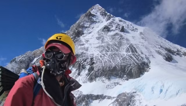Vì sao 200 người bỏ mạng tại 'vùng đất chết' Everest? - Hình 7 Vi sao 200 nguoi bo mang tai 'vung dat chet' Everest?-Hinh-7