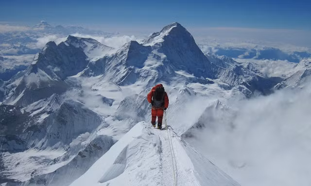 Vì sao 200 người bỏ mạng tại 'vùng đất chết' Everest? - Hình 6 Vi sao 200 nguoi bo mang tai 'vung dat chet' Everest?-Hinh-6