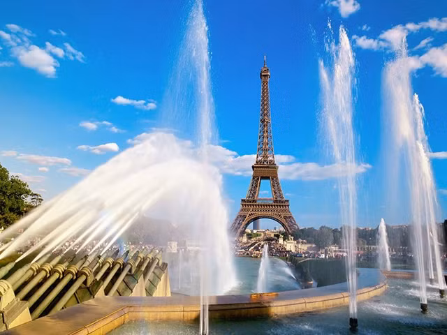 Có gì bên trong căn phòng bí mật trên đỉnh tháp Eiffel? Co gi ben trong can phong bi mat tren dinh thap Eiffel?