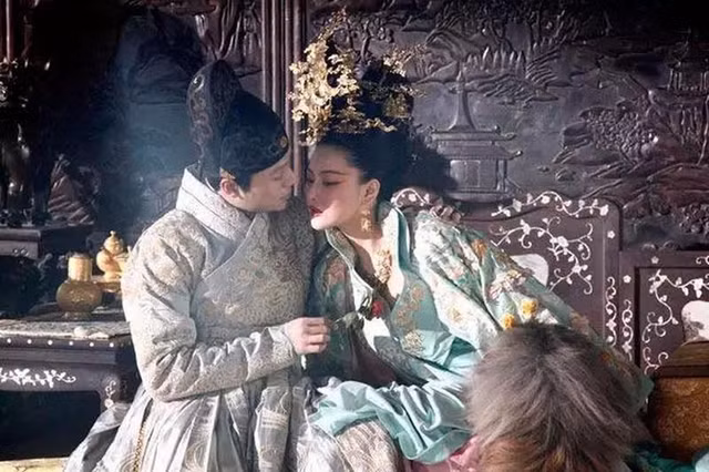 Bị “cắm sừng”, hoàng đế Trung Quốc vẫn sủng ái hoàng hậu lăng loàn - Hình 2 Bi “cam sung”, hoang de Trung Quoc van sung ai hoang hau lang loan-Hinh-2