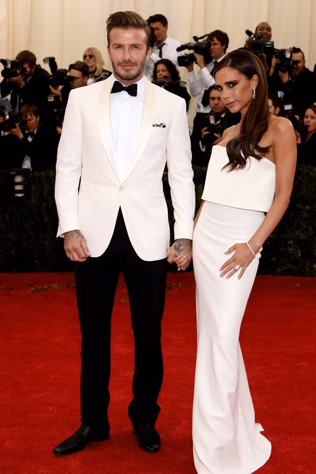 Trang phuc gian di nhung toat len than thai cua David Beckham-Hinh-6