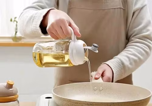 Sử dụng chai đựng dầu ăn sai cách, cặp vợ chồng cùng mắc ung thư gan Su dung chai dung dau an sai cach, cap vo chong cung mac ung thu gan