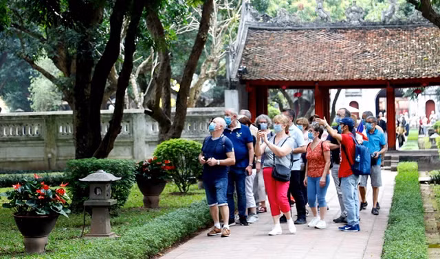 Ca nuoc don gan 4,6 trieu luot khach quoc te tu dau nam den nay