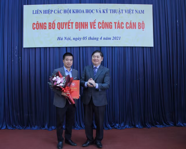 VUSTA cong bo cac quyet dinh bo nhiem can bo chu chot
