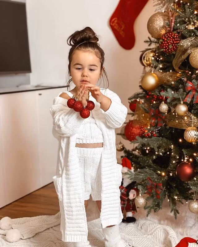 Mẹ chi tiền tỷ cho con gái 3 tuổi sở hữu tủ đồ hơn 400 bộ của các nhãn hiệu danh tiếng Me chi tien ty cho con gai 3 tuoi so huu tu do hon 400 bo cua cac nhan hieu danh tieng