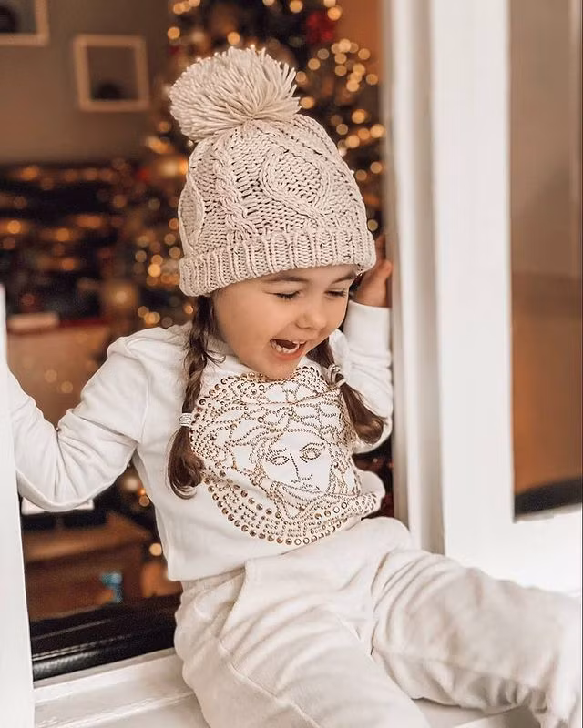 Mẹ chi tiền tỷ cho con gái 3 tuổi sở hữu tủ đồ hơn 400 bộ của các nhãn hiệu danh tiếng - Hình 7 Me chi tien ty cho con gai 3 tuoi so huu tu do hon 400 bo cua cac nhan hieu danh tieng-Hinh-7