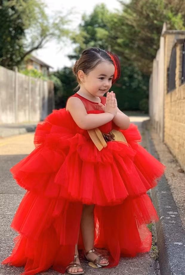 Mẹ chi tiền tỷ cho con gái 3 tuổi sở hữu tủ đồ hơn 400 bộ của các nhãn hiệu danh tiếng - Hình 2 Me chi tien ty cho con gai 3 tuoi so huu tu do hon 400 bo cua cac nhan hieu danh tieng-Hinh-2