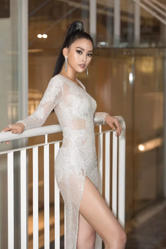 Thời trang cực sexy của hoa hậu Tiểu Vy sau 2 năm đăng quang - Hình 10 Thoi trang cuc sexy cua hoa hau Tieu Vy sau 2 nam dang quang-Hinh-10