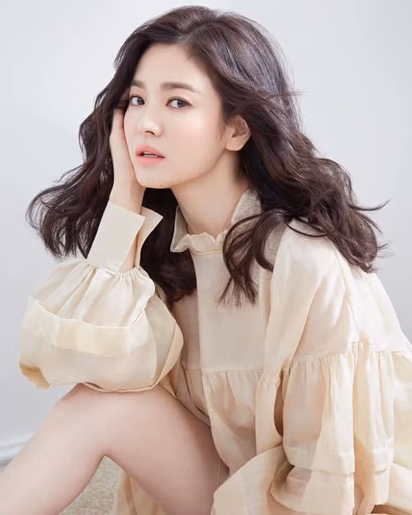 Song Hye Kyo lại xuất hiện với bộ ảnh thời trang sành điệu - Hình 11 Song Hye Kyo lai xuat hien voi bo anh thoi trang sanh dieu-Hinh-11