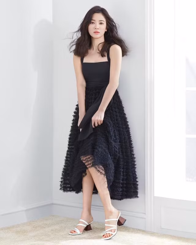 Song Hye Kyo lại xuất hiện với bộ ảnh thời trang sành điệu - Hình 12 Song Hye Kyo lai xuat hien voi bo anh thoi trang sanh dieu-Hinh-12