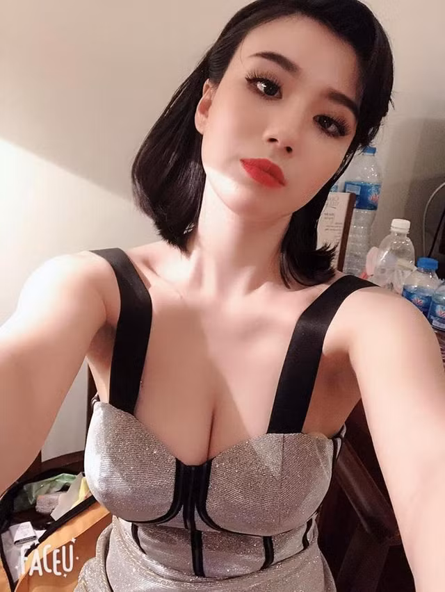 Phong cách thời trang bỏng mắt của hot girl Linh Miu Phong cach thoi trang bong mat cua hot girl Linh Miu
