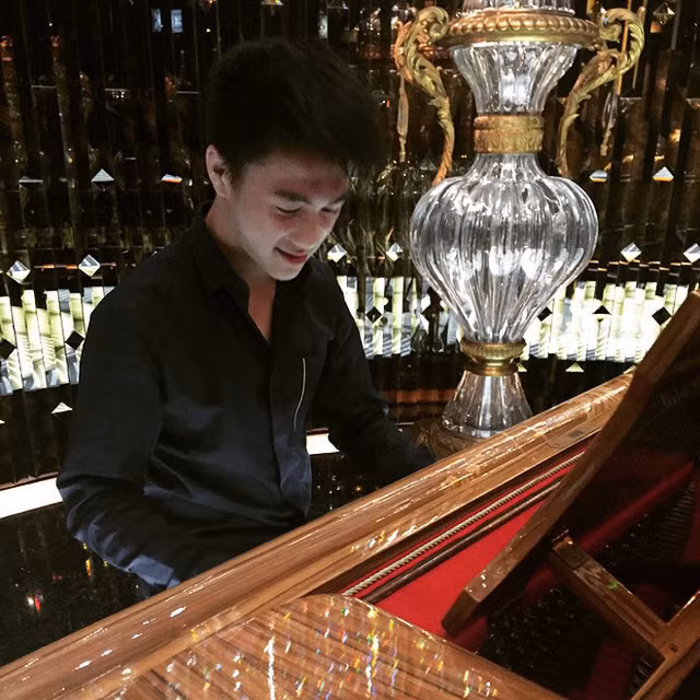 Gu thoi trang lich lam cua quy tu vua song bac Macau Mario Ho-Hinh-8