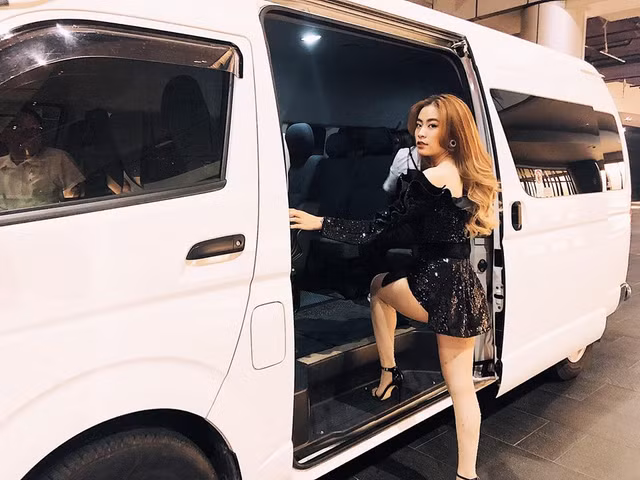 Bỏng mắt với vẻ sexy của Hoàng Thùy Linh ngoài đời - Hình 9 Bong mat voi ve sexy cua Hoang Thuy Linh ngoai doi-Hinh-9