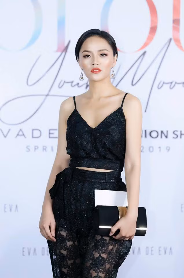 Tranh thủ ngắm gu thời trang quyến rũ của cô chị cả phim “Về nhà đi con” - Hình 2 Tranh thu ngam gu thoi trang quyen ru cua co chi ca phim “Ve nha di con”-Hinh-2