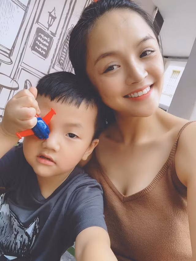 Tranh thủ ngắm gu thời trang quyến rũ của cô chị cả phim “Về nhà đi con” - Hình 4 Tranh thu ngam gu thoi trang quyen ru cua co chi ca phim “Ve nha di con”-Hinh-4