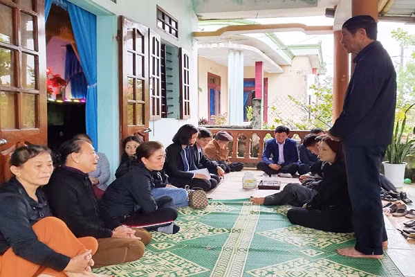 Tàu cá 29 tấn ở Hàn Quốc bốc cháy, 6 lao động người Việt mất tích trên biển Tau ca 29 tan o Han Quoc boc chay, 6 lao dong nguoi Viet mat tich tren bien