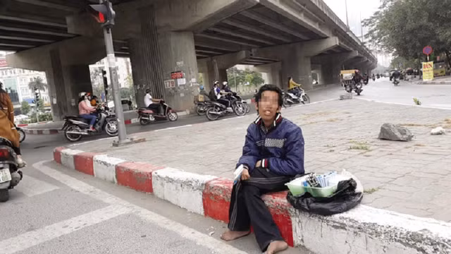 Co nen cho tien nguoi an xin, lam xau di bo mat xa hoi?