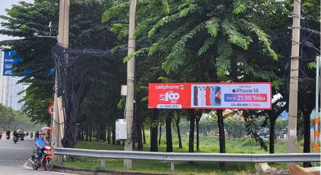 CellphoneS 'dai nao' duong pho bang cac bang ron quang cao sai pham-Hinh-7