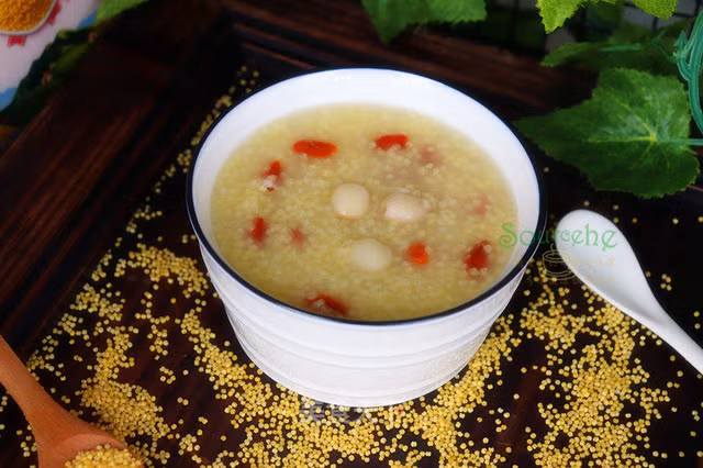 Hạt sen nấu thứ này giúp chị em da trắng, khí huyết dồi dào Hat sen nau thu nay giup chi em da trang, khi huyet doi dao