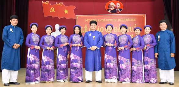 Ngắm áo dài nam Việt Nam qua các thời kỳ Ngam ao dai nam Viet Nam qua cac thoi ky