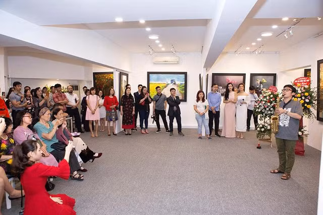 Hoa si Luong Giang ra mat phong tranh Megan Gallery thu 2 o Ha Noi-Hinh-9
