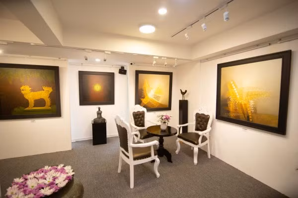 Hoa si Luong Giang ra mat phong tranh Megan Gallery thu 2 o Ha Noi-Hinh-10