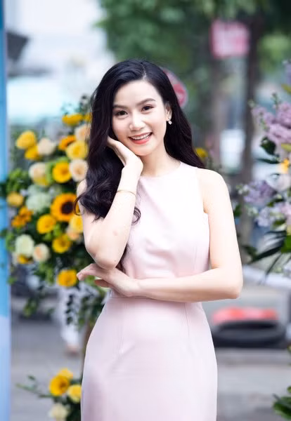 Hoa si Luong Giang ra mat phong tranh Megan Gallery thu 2 o Ha Noi-Hinh-14