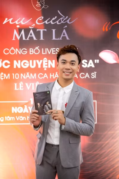 Ca sĩ Lê Việt Anh làm liveshow 'Ước nguyện phù sa' kỷ niệm 10 năm ca hát - Hình 2 Ca si Le Viet Anh lam liveshow 'Uoc nguyen phu sa' ky niem 10 nam ca hat-Hinh-2