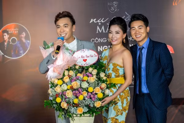 Ca sĩ Lê Việt Anh làm liveshow 'Ước nguyện phù sa' kỷ niệm 10 năm ca hát - Hình 7 Ca si Le Viet Anh lam liveshow 'Uoc nguyen phu sa' ky niem 10 nam ca hat-Hinh-7