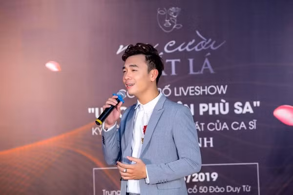 Ca sĩ Lê Việt Anh làm liveshow 'Ước nguyện phù sa' kỷ niệm 10 năm ca hát - Hình 3 Ca si Le Viet Anh lam liveshow 'Uoc nguyen phu sa' ky niem 10 nam ca hat-Hinh-3