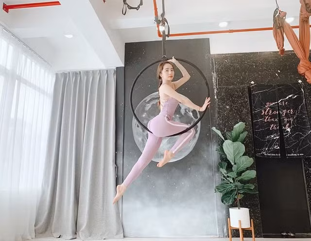 Chiem nguong “Ca sau chua” Quynh Nga nong bong voi yoga bay-Hinh-3