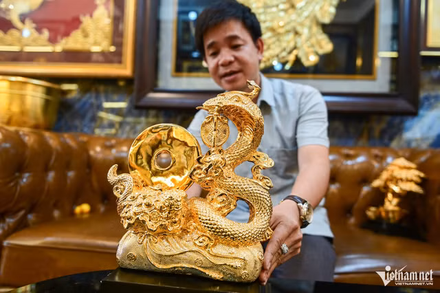 Năm Tỵ, nhiều linh vật rắn mạ vàng độc đáo giá đắt đỏ - Hình 5 Nam Ty, nhieu linh vat ran ma vang doc dao gia dat do-Hinh-5