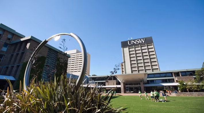 UNSW xác nhận đã nắm vụ việc và sẽ xử lý theo quy định nội bộ, đồng thời nhấn mạnh việc không nên quá phụ thuộc vào công nghệ.