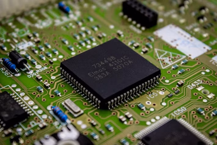 Nhờ những thông báo hợp tác này, giá trị thị trường của các tập đoàn chip lớn tăng vọt hàng trăm tỷ USD.