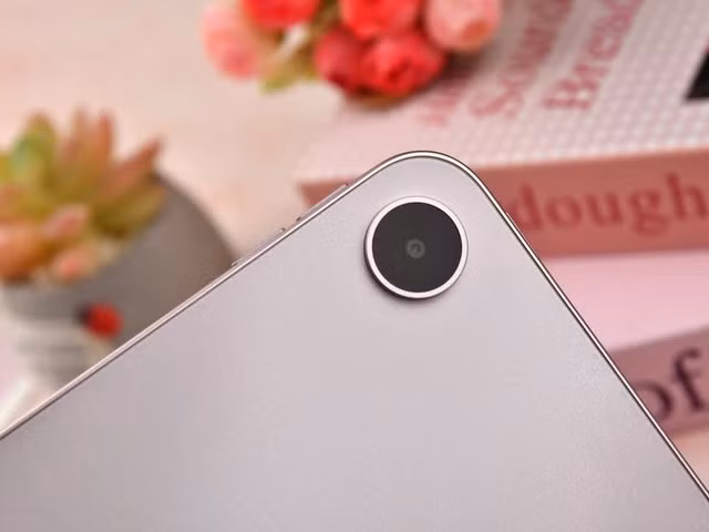 Máy có cả tùy chọn Wi-Fi lẫn 5G, đáp ứng nhu cầu làm việc và giải trí linh hoạt ở nhiều môi trường khác nhau.