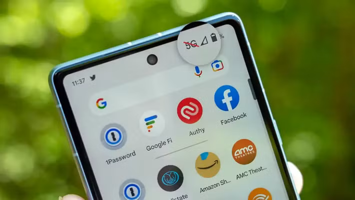 Bên cạnh đó, chất lượng tín hiệu mạng cũng đóng vai trò quan trọng khi ở những khu vực sóng 5G yếu hoặc không ổn định, thiết bị phải liên tục tăng công suất modem để duy trì kết nối, thậm chí chuyển đổi qua lại giữa 4G và 5G, khiến mức tiêu thụ điện năng tăng cao và sinh nhiệt nhiều hơn.