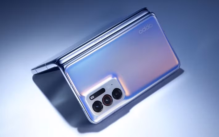 Chỉ sau vài năm, công nghệ bản lề và vật liệu mới đã giúp Galaxy Z Fold7 hay OPPO Find N5 đạt độ mỏng dưới 9mm, mang lại trải nghiệm cầm nắm như điện thoại truyền thống.