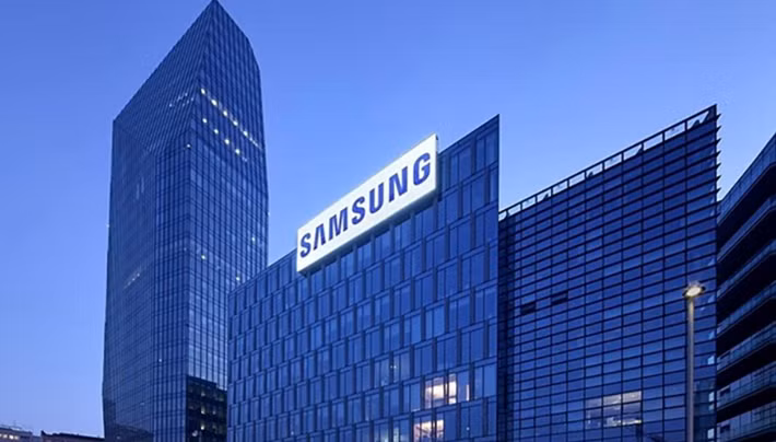 Samsung Electronics vừa tạo nên cột mốc lịch sử khi giá trị vốn hóa thị trường lần đầu tiên vượt ngưỡng 1.000 tỷ USD sau cú tăng hơn 10% của cổ phiếu trong phiên giao dịch mới nhất.