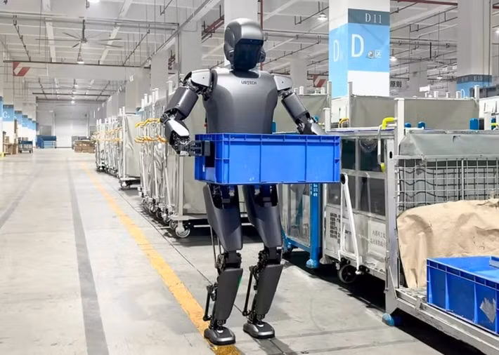 Theo trang tin khoa học Interesting Engineering, Trung Quốc đang gây chú ý khi xây dựng các “lò huấn luyện” robot hình người nhằm đào tạo chúng trở thành lực lượng lao động thực thụ.