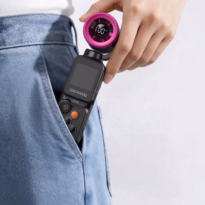 Dù tích hợp camera, quạt vẫn giữ sức mạnh làm mát với 100 cấp độ gió, động cơ không chổi than tốc độ 18.000 vòng/phút.
