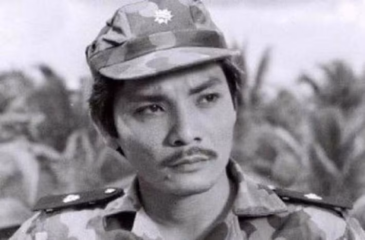 Với ngoại hình phong trần, ánh mắt mạnh mẽ và lối diễn xuất sắc sảo, ông để lại dấu ấn sâu đậm qua loạt vai diễn kinh điển: thiếu tá Lưu Kỳ Vọng trong "Ván bài lật ngửa", tướng cướp Bạch Hải Đường trong "SBC", Sáu Tâm trong "Biệt động Sài Gòn", hay Tám Thương trong "Chiến trường chia nửa vầng trăng".