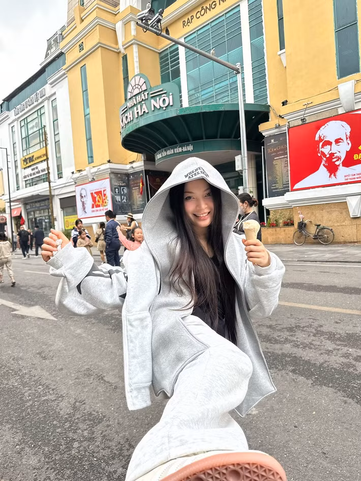 Nhiều người nhận xét đây là bước chuyển mình rõ rệt, mang tính tái định vị hình ảnh cá nhân.