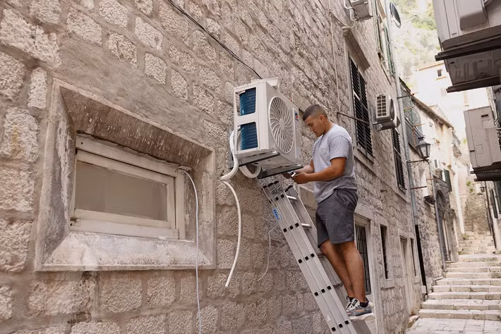 Dẫu vậy, các chuyên gia cho rằng "cơn sốt" điều hòa tại châu Âu vẫn chưa đủ để bù đắp hoàn toàn sự suy giảm sức mua tại Trung Quốc, nơi thị trường bất động sản trầm lắng, các chương trình trợ cấp tiêu dùng giảm dần và người dân thắt chặt chi tiêu khiến doanh số thiết bị gia dụng chưa thể phục hồi như kỳ vọng.