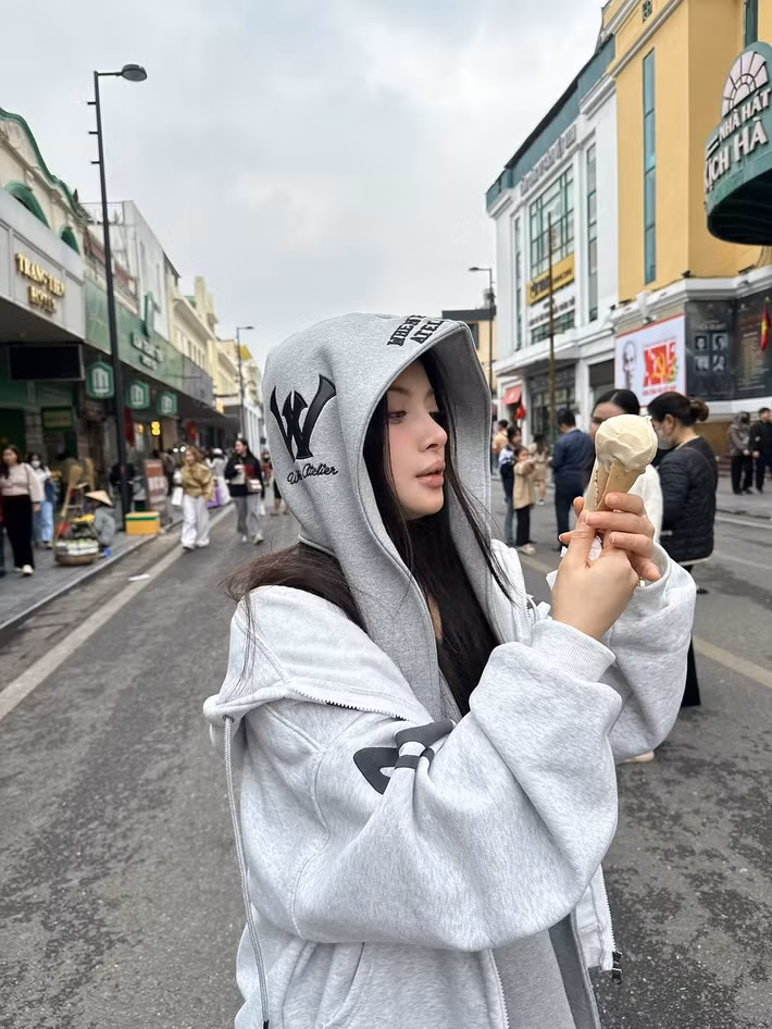Nữ TikToker từng gây ồn ào với các phiên livestream nay đã có màn comeback táo bạo.