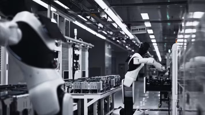 Theo kế hoạch, doanh nghiệp sẽ mở rộng quy mô lên 100 robot trong thời gian tới, hướng đến áp dụng trong nhiều lĩnh vực như ô tô, bán dẫn và năng lượng, cho thấy tham vọng lớn trong tự động hóa sản xuất.
