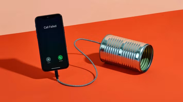 Xu hướng "retro tech" đang lan rộng không chỉ vì yếu tố hoài cổ hay thời trang mà còn phản ánh nhu cầu ngày càng lớn của người trẻ trong việc thoát khỏi áp lực từ các nền tảng trực tuyến, nơi thuật toán liên tục tạo ra những kích thích khiến người dùng khó rời mắt khỏi màn hình và dễ rơi vào trạng thái quá tải thông tin.