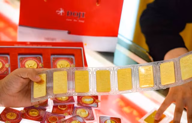 Gia vang hom nay 1/4: Bi USD gay suc ep, gia vang giam manh 250.000 dong/luong