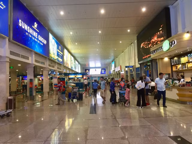 Khách phải lưu ý gì khi từ 1/10 sân bay Tân Sơn Nhất ngưng phát thanh thông tin chuyến bay Khach phai luu y gi khi tu 1/10 san bay Tan Son Nhat ngung phat thanh thong tin chuyen bay