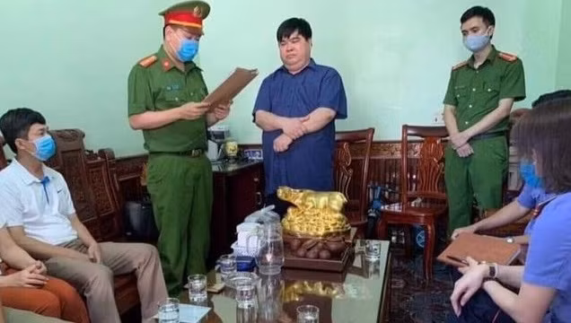 Giám đốc cầm đầu đường dây mua bán hóa đơn hơn 450 tỉ đồng Giam doc cam dau duong day mua ban hoa don hon 450 ti dong